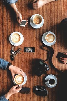 Don't we all love coffee - it truly is black gold! Kaffe Station, Hipster Coffee, Coffee Tumblr, Cups Of Coffee, Coffee Club, Coffee Photography, But First Coffee, Coffee Cafe, Latte Art