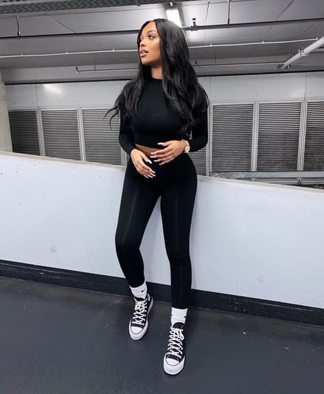 Platform Chucks, Converse Outfit, Boujee Outfits, Naked Wardrobe, 90s Fashion Outfits, Outfits With Converse, Causual Outfits, Streetwear Fashion Women, Fashion Attire