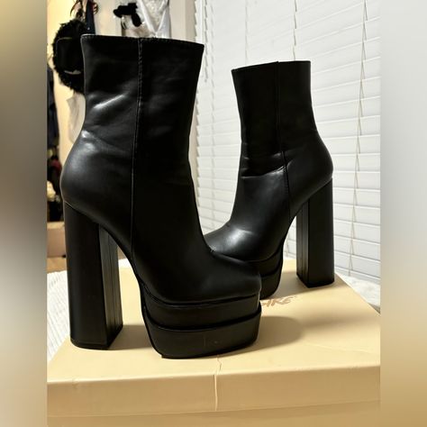 Never Been Worn Brand New New Desire Platform Ankle Boots, Size 6.5. Make Me An Offer We Can Definitely Work Something Out. Steve Madden Platform Boots, Baddie Shoes, Cute Ankle Boots, Nike Boots, Leather Western Boots, Aesthetic Shoes, Platform Ankle Boots, Fashion Heels, Fashion High Heels