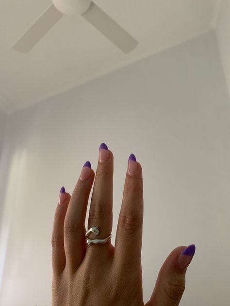 Purple Almond French Tip Nails, Dark Purple French Tip Nails Acrylic Almond, Light Purple Nails Acrylic French Tips, Dark Purple French Tip Nails Almond, Dark Purple Nails French Tip, French Purple Nails, Purple Prom Nails Almond, Light And Dark Purple French Tip Nails, French Nails Purple