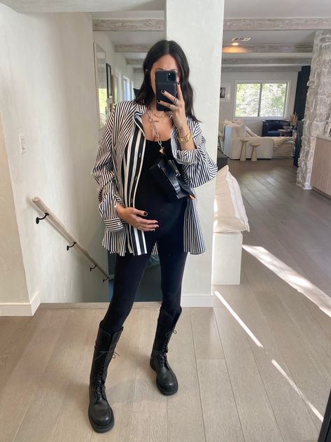 How This Celebrity Stylist Is Streamlining Her Pregnancy Look Kourtney Kardashian Pregnant, Dani Michelle, Pregnancy Fashion Fall, Celebrity Maternity Style, Trendy Maternity Outfits, Celebrity Stylist, Pregnant Celebrities, Cute Maternity Outfits, Slinky Dress