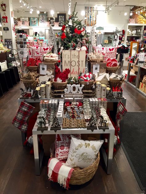 Retail Christmas Display Ideas, Christmas Store Displays Retail, Christmas Store Displays, Christmas Booth, Christmas Haul, Christmas Tree On Table, Neutral Christmas Decor, Booth Displays, Craft Booth Displays