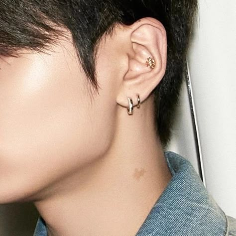 Jay Ear Piercing, Jay Conch Piercing, Jay Conch Piercing Enhypen, Jay Park Icons Enhypen, Kpop Piercings Male, Jay Piercing Enhypen, Enhypen Details Wallpaper, Enhypen Ear Piercing, Enhypen Piercing