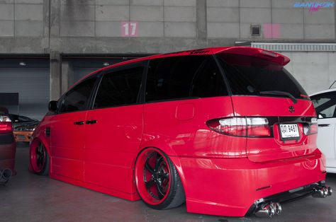 Toyota Estima VIP Van | Flickr - Photo Sharing! Toyota Estima Modified, Mini Vans, Toyota Van, Toyota Previa, Toyota Hiace, Mitsubishi Pajero, Japan Cars, Custom Vans, Honda Odyssey