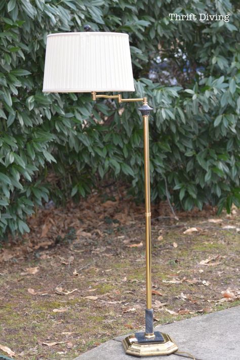 Paint Lamps, Floor Lamp Makeover, Upcycle Lamp, Thrift Store Lamp Makeover, 80s Furniture, Cheap Furniture Makeover, Lamp Redo, Diy Lamp Makeover, Funky Lamps