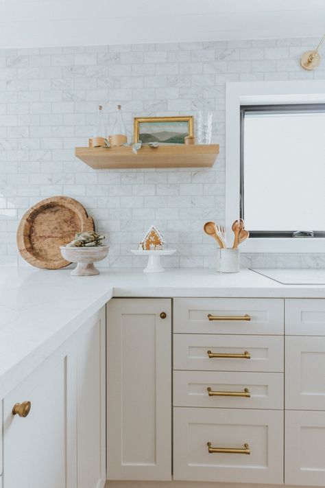 Greige kitchen cabinet paint color Benjamin Moore Pale Oak works beautifully with Marble-look Quartz countertop and Carrara marble backsplash Brass hardware complements the Benjamin Moore Pale Oak cabinet #Greigepaintcolor #greigekitchen #kitchen #kitchenpaintcolor #kitchencabinet #BenjaminMoorePaleOak #BenjaminMoore Greige Kitchens, Best Greige, Best Greige Paint Color, Greige Kitchen Cabinets, Benjamin Moore Kitchen, Greige Kitchen, Pale Oak, Greige Paint Colors, Greige Paint