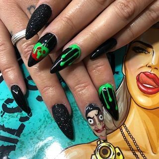 Queen Nail Art, Disney Princess Nail Art, Evil Queen Disney, Disney Manicure, Disney Nail Art, Disney Princess Nails, Disneyland Nails, Disney Nail Designs, Disney Acrylic Nails