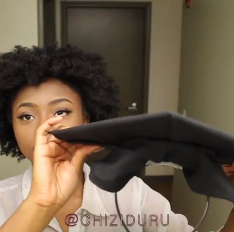 This beauty vlogger shared a brilliant hack for putting a graduation cap over natural hair Graduation Afro Hairstyles, Natural Hairstyles For Black Women Graduation Cap, Locs Under Graduation Cap, Natural Hairstyles For Cap And Gown, Graduation Cap With Locs, Graduation Cap For Curly Hair, Graduation Cap Hacks Headband, Natural Hairstyles For Graduation Cap, Graduation Cap Curly Hair