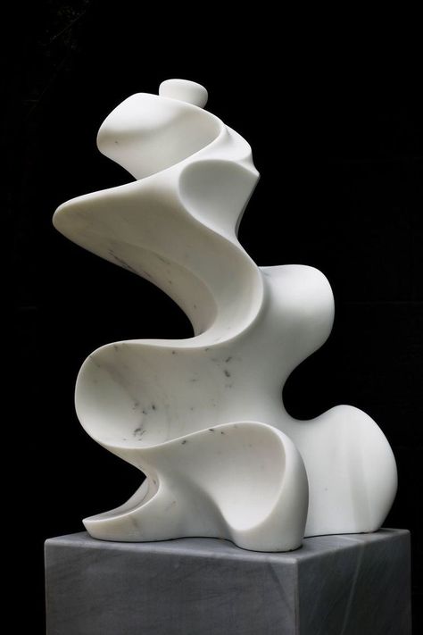 This squiggly ceramic sculpture is a good example of shape and mass. The sculpture has an interesting shape from the organic curves that creates a lot of visual interest. The sculpture takes up a lot of space, but not too much mass because of the empty space. Yoko Kubrick, Bauhaus Sculpture, Illusions Art, Organic Sculpture, Figurative Kunst, Art Therapist, Sculptures Céramiques, Cap Ideas, Unique Sculptures