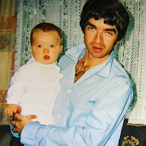 LG&NG Fan Account on Instagram: “Father's Day  Noel with Anaïs🔥  #noelgallagher #oasis #noelgallaghershighflyingbirds #nghfb #thechief #manchester #britpop #ng #noel…” Liam Oasis, Anais Gallagher, Liam And Noel, We Are Best Friends, Noel Gallagher, Liam Gallagher, Iconic Photos, Cool Bands, Rock N Roll