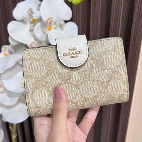 Coach Medium Corner Zip Wallet In Signature Canvas * Style Number: C0082 Color: Gold/Light Khaki Chalk * Measurements: Length: 5.0" - Height: 3.5" - Width: 0.5" * Materials: Signature Coated Canvas And Smooth Leather * Features: Zip Coin Pocket Seven Credit Card Slots Snap Closure Bill Compartment *** Notes: All Items Are From Smoke Free And Pet Free Environment. 100% Brand New With Tag In Plastic Wrapped, Authentic From Coach *** Buyers’ Reviews: - Love It! It's Amazing The Perfect Size Not Too Coach Flower Wallet, Coach Wallet Aesthetic, Cute Wallet Aesthetic, Bag Wishlist, Denim Wallet, Cute Wallets, Girly Bags, Wallet Wristlet, Luxury Purses