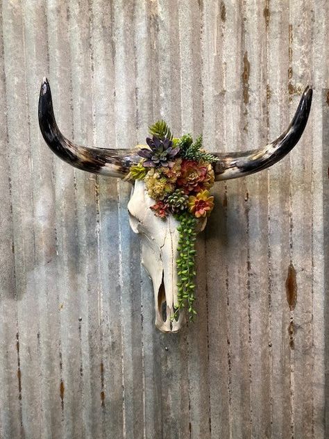 Aggie Lorn Horn Skull Animal Skull Decor, Painted Cow Skulls, Cow Skull Decor, Cow Skull Art, Horns Decor, Longhorn Steer, Skull Crafts, Longhorn Skull, Long Horn