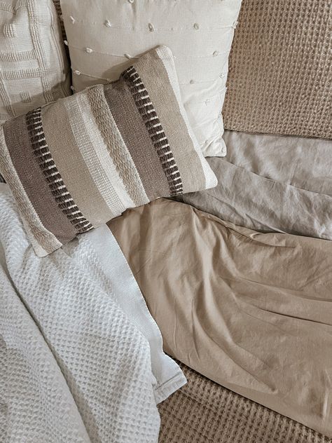 Neutral Layered & Textured Bedding Cozy Inspo Neutral Bedding Ideas Boho, Neutral Twin Bedding, Neutral Brown Bedding, Taupe Bedroom Ideas Colour Schemes, Neutral Bedding Sets, Neutral Duvet Covers, Bedding Cozy, Cute Home Ideas, Taupe Bedroom