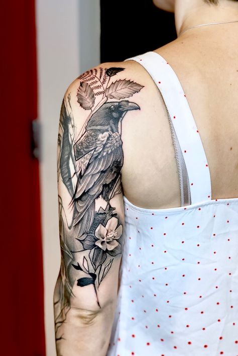 Raven Mountain Tattoo, Crow Face Tattoo, Raven Tattoo Upper Arm, Floral Bird Tattoo Design, Crow Tattoo Shoulder, Feminine Crow Tattoo, Crow Shoulder Tattoo, Raven Tattoo Feminine Arm, Corvid Tattoo