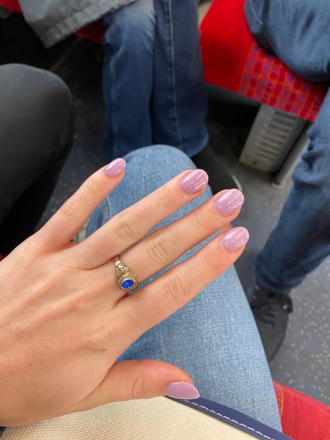 Purple spring summer nail inspiration 2023 cute lavendar lilac gel dip round short simple easy cute Oval Short Gel Nails, Light Spring Nails, Simple Purple Nails, Nail Inspiration 2023, Spring Nails Easy, Summer Nail Inspiration, Purple Spring, Short Gel Nails, Lavender Nails