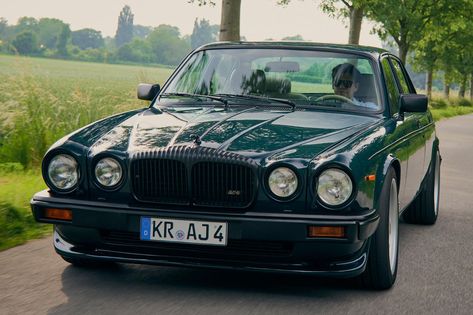 How To Turn A Classic Jaguar Into A Modern Weapon. 320 horsepower ain't half bad for a 35-year-old luxury sedan. Jaguar Auto, Bentley Rolls Royce, Classic Jaguar, Jaguar Daimler, British Motors, Jaguar Xj, Jaguar Car, Luxury Sedan, Automotive News