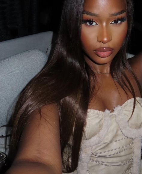 Sultry Makeup Black Women, Aesthetic Makeup Brown Skin, Dark Brown Hair On Black Women, Dark Feminine Makeup On Brown Skin, Brown Skin Baddie, Uk Baddie Makeup Black, Pretty Brown Skin Women, Soft Girl Aesthetic Black Women Makeup, Sultry Makeup