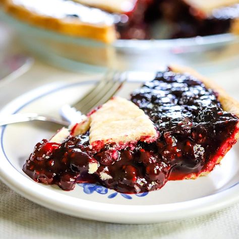 Mixed Berry Pie Berry Pie Filling, Pie Crust Shield, Mixed Berry Pie, Blackberry Pie, Pie Day, Berry Pie, Flaky Pie Crust, Homemade Pie Crusts, Blueberry Pie