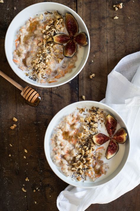 Fig Porridge, Oatmeal Variations, Granola Photography, Carrot Oats, Breakfest Ideas, Vegan Porridge, Porridge Toppings, Filling Breakfast Recipes, Oatmeal Healthy