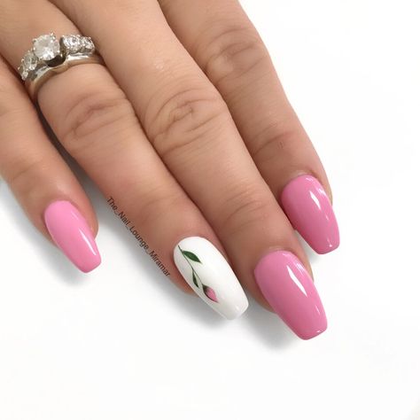 Simple spring tulip nail art design Tulip Design Nails, Nail Tulip Design, Nail Art Tulips, Tulip On Nails, Tulip Acrylic Nails, Tulips Nail Art, Tulip Nail Designs, Spring Nails Tulips, Tulip Nails Design Spring