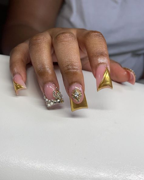 First time doing duck nails , and she trusted me to do them … as your birthday set … I can only get better .. baby goat … I know… ‼️🤞🏾 . .. … Located in Fort Worth (76137 )📍book now, i have appointments available.. link in the bio for more information. And yes new clients are welcomed. 💚 feel free to dm me with any questions you may have #reels #nails #dfwnails #nailsart #haltomcitynails #saginawnails #dallasnails #prettynails #reels #reelsinstagram #explore #love #happiness #nailtutorial... White And Gold Duck Nails, Gold Duck Nails, Pleasing Nails, Goat Nails, Nail Business, Purple Acrylic Nails, Duck Nails, Purple Acrylic, Baby Goat