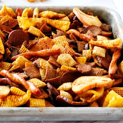 Different types of Chex cereal, pretzels, bagel chips, bugels, and rye chips on a sheet pan. Spicy Texas Trash, Christmas Trash Recipe, Texas Trash Recipe, Chex Mix Recipes Spicy, Rye Chips, Creole Butter, Spicy Chex Mix, Trash Recipe, Christmas Trash