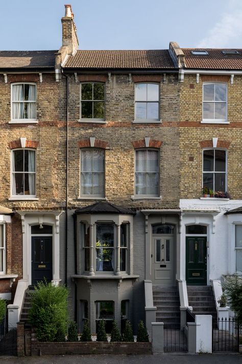 Victorian Home Facade, Painted Townhouse Exterior, Victorian House Exterior Uk, Terrace Exterior, English Townhouse, Terrace House Exterior, Xeriscape Front Yard, Home Door Hanger, Bloxburg Town