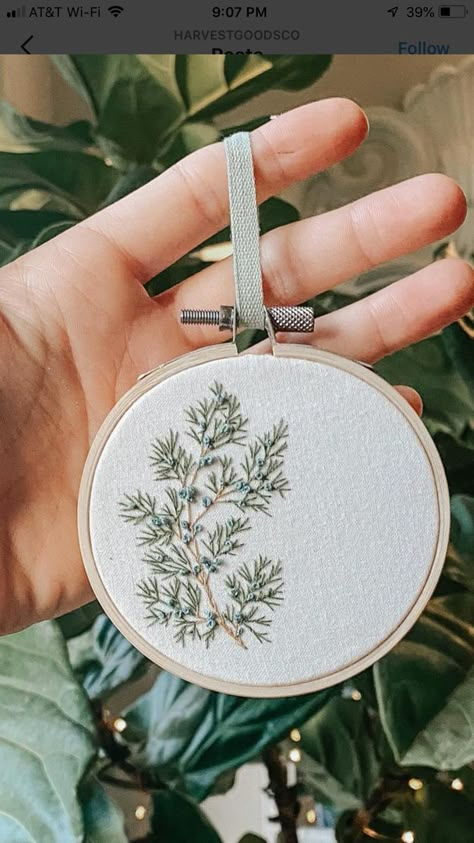 Winter Floral Embroidery, Monochrome Embroidery Patterns, Woodsy Embroidery, Open Chain Stitch Embroidery Design, Embrodiary Ideas, Embroidery Foliage, Juniper Embroidery, Evergreen Embroidery, Embroidery Greenery