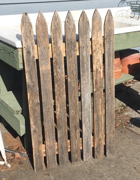 Picket Fence Crafts Diy Projects, Fall Picket Fence Decorating Ideas, Old Wooden Fence Ideas, Picket Fence Ideas Crafts, Repurpose Fence Pickets, Wooden Picket Fence Craft Ideas, Repurposed Picket Fence Ideas, Picket Fence Repurposed, Reuse Old Fence Pickets