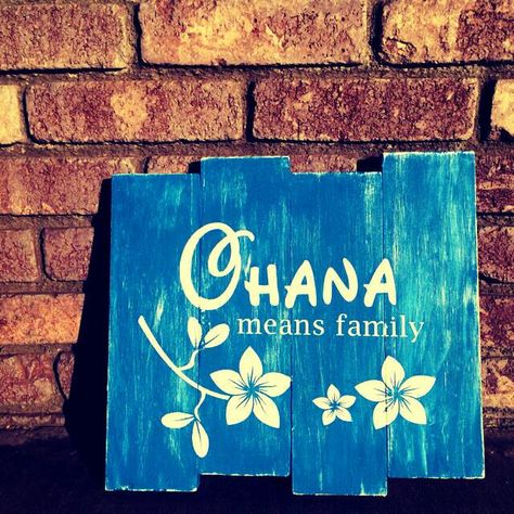 Beatles Bathroom, Ohana Sign, Lilo And Stitch Beach, Stitch Bday, Stitch Room, Disney Bathroom, Stitch Party, Stitch Birthday, Diy Beach Decor