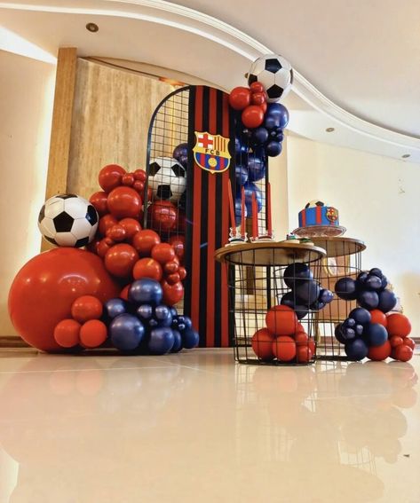 Barcelona Theme Party, Barca Birthday Party, Barcelona Birthday Theme, Barcelona Party Decoration, Cr7 Birthday Party Ideas, Football Theme Party Decorations, Soccer Party Decorations, Football Theme Birthday, Balloon Bouquet Diy