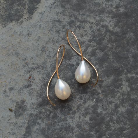 Modern Pearl Jewelry Design, Jewelry Pearl Earrings, Modern Pearl Jewelry, Pearl Earrings Designs, Teardrop Pearl Earrings, Contemporary Fine Jewelry, Freshwater Pearl Drop Earrings, Earrings Teardrop, Fine Silver Jewelry