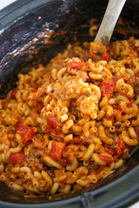 Crockpot Cheesy Beef Goulash Crockpot Chop Suey Slow Cooker, American Chop Suey Recipe Crockpot, Crockpot American Chop Suey, Slow Cooker Chop Suey, Crock Pot Chop Suey, Slow Cooker Beef Goulash, Crock Pot Goulash Recipes, Crockpot Chop Suey, Crockpot Goulash Slow Cooker