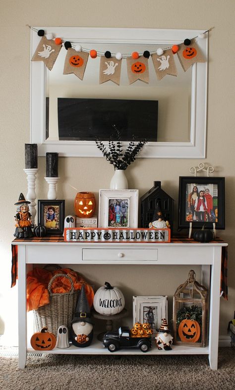 Fall Room, Fall Room Decor, Halloween Time, Haunted Houses, Halloween Haunted Houses, Future Apartment, Apartment Furniture, Halloween Deco, Halloween Home Decor