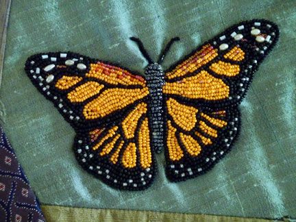 beautiful beaded monarch Motifs Perler, Beadwork Designs, Bead Embroidery Tutorial, Crochet Butterfly, Beadwork Patterns, Bead Embroidery Jewelry, Beaded Crafts, Embroidery Jewelry, Beaded Animals