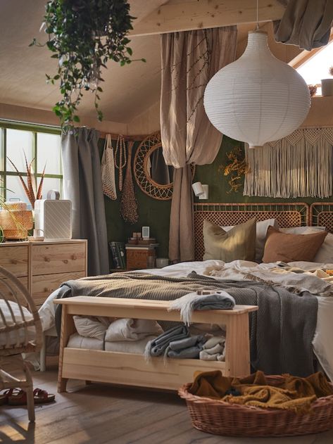 Inspiring ideas for a small cozy shared boho bedroom - IKEA Ikea Boho Bedroom, Banco Ikea, Small Shared Bedroom, Ikea Small Spaces, Wooden Storage Bench, Rattan Headboard, Boho Style Bedroom, Shared Bedroom, White Spirit