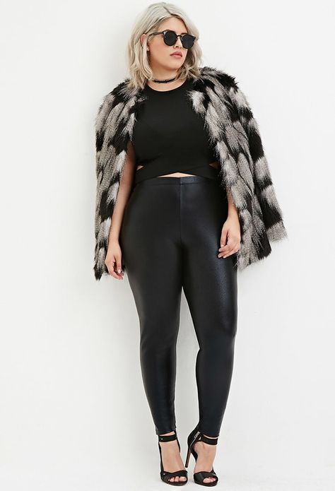 Plus Size Leather Leggings Outfit, Leather Leggings Plus Size, Faux Leather Leggings Outfit, Leggings Outfit Winter, Leather Leggings Outfit, Leggings Plus Size, How To Wear Leggings, Plus Size Fall Outfit, Leggings Outfit