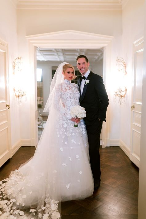 Paris Hilton Wedding, Hilton Wedding, Reception Look, Nicky Hilton, November Wedding, Weddings By Color, Groom Poses, Lace Pink Dress, Nicole Richie