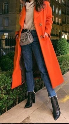 Outfit Viernes Casual, Orange Coat Outfit, Orange Blazer Outfits, Duster Outfit, Outfit Trabajo, Long Coat Outfit, Winter Jacket Outfits, Winter Coat Outfits, Outfits Con Jeans