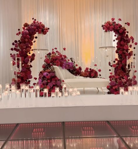 Red Wedding Stage Decor, Wedding Decorations In Home, Henna Backdrop, Outdoor Wedding Backdrops, Nikah Decor, Bride Groom Table, Simple Wedding Bouquets, Wedding Stage Decor, Wedding Stage Design