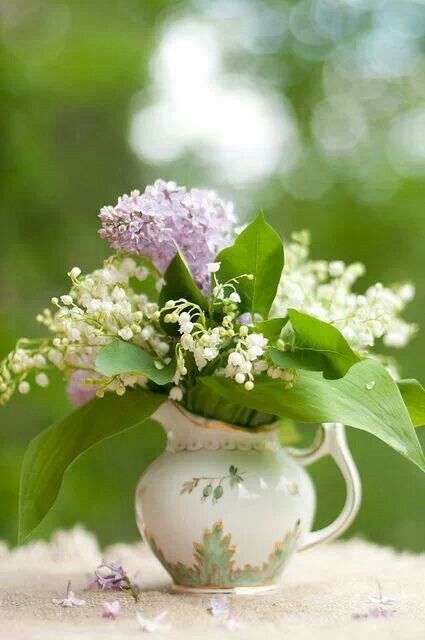 Garden jug Bouquet Champetre, Flowers And Greenery, Purple Home, Morning Flowers, Good Morning Flowers, Arte Floral, Beautiful Blooms, Lily Of The Valley, Ikebana