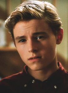 Callan McAuliffe: Bio, Height, Weight, Age, Measurements – Celebrity Facts Bryce Loski, Callan Mcauliffe, Larry Wilcox, Flipped Movie, Celebrity Facts, Character Inspiration Male, 강아지 그림, 그림 그리기, Serie Tv