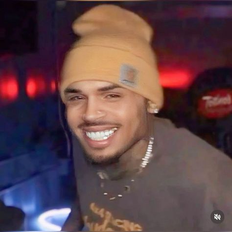 Residuals Chris Brown, Chris Brown Smiling, Chris Brown Smile, Chris Brown Face, Chris Brown Pfp, Chriss Brown, Chris Brown Party, Chris Brown Funny, Chris Brown Photos