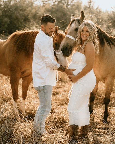 Currently OBSESSED with this maternity shoot. Between this gorgeous couple, the sun showing up, and these horses….it was just all the perfect ingredients. 🤌🏽✨ . . . #maternityphotography #equestrianphotography #maternityshootideas #venturacountyphotographer Maternity Photos With Horses, Maternity Shoot Nature, Maternity Pictures With Horses, Phototography Ideas, Horse Photoshoot, Announcement Pictures, Pictures With Horses, Maternity Photography Poses Pregnancy Pics, Baby Announcement Pictures