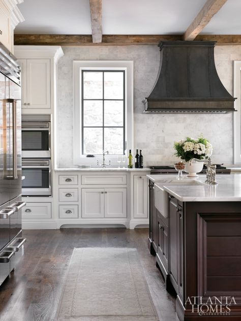 French Country Kitchen Designs, Kitchen Ikea, Country Kitchen Designs, French Country Kitchens, Brown Kitchens, New Kitchen Cabinets, Kitchen Hoods, French Country Kitchen, Trendy Kitchen