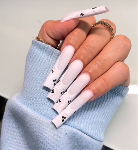 Milky White Nails Halloween, Milky White Spooky Nails, Halloween White Nails, Cute Long Halloween Acrylic Nails, Milky White Halloween Nails, Matte Black Nails With Ghost, White Ghost Nails, Nails White Milky, Milky White Nail Designs