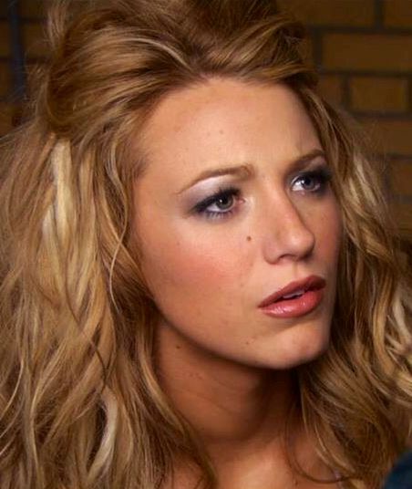 Serena van der Woodsen style season 1 makeup Serena Vanderwoodsen Makeup, Serena Van Der Woodsen Season 1, Serena Season 1, Serena Van Der Woodsen Hairstyles, Gossip Girl Makeup, Serena Van Der Woodsen Makeup, Serena And Blair Costume, Serena Van Der Woodsen Hair, Serena Makeup