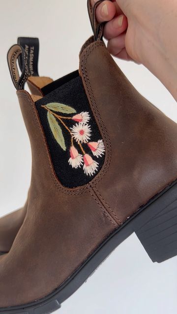 Embroidered Blundstone Boots, Boot Embroidery, Boots Diy, Embroidery Boots, Blundstone Boots, Embroidered Boots, Art Things, Embroidered Leather, I Got You