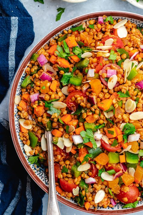 Red Lentil Salad, Moroccan Chickpea Salad, Moroccan Lentil, Red Lentil Recipes, Healthy Vegetarian Breakfast, Moroccan Salad, Lentil Salad Recipes, Lentils And Quinoa, Canned Lentils