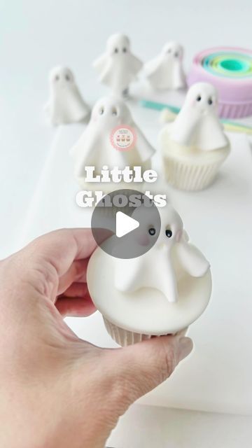 Lady Berry Cupcake School on Instagram: "👻 Little Ghost tutorial… here’s how I make my cute fondant ghost. I leave them to drive for a couple of days then they can be used on cakes and Cupcakes! 

Tag me if you make some as I would love to see 😁 learn a variety of Halloween cupcakes with the online Lady Berry Cupcake Classes! 

🩷 www.ladyberrycupcakes.co.uk 

#Halloween #HalloweenCake #HalloweenCakes #LadyBerryHalloweenCupcakeclass #HalloweenCupcakes #HalloweenCupcake #OnlineHalloweenCupcakeClasses #GhostCupcake #Fondant #FondantToppers #FondantCupcakes #CakeDecorating #LearnOnline #LadyBerryCupcakes #Sprinkles #Buttercream #CupcakesOfInstagram #InstaCupcake #cakereels" Cute Ghost Cake, Halloween Themed Cupcakes, Ghost Desserts, Buttercream Tutorials, Berry Cupcake, How To Make Ghosts, Halloween Fondant, Ghost Tutorial, Uk Halloween